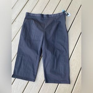 NWT BCG -  black high rise stretch Capri pants, Size: 26